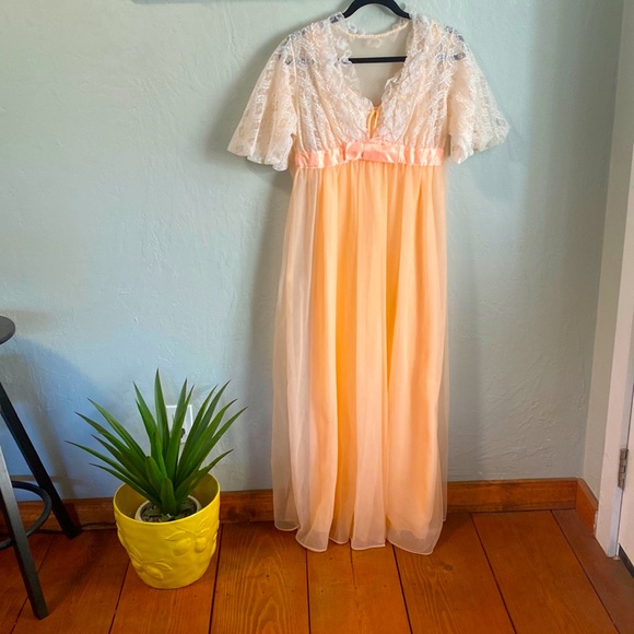 Other - VINTAGE PEIGNOIT SET—FLORAL LACE ROBE AND NIGHTGOWN, PEACH NYLON LINGERIE SET